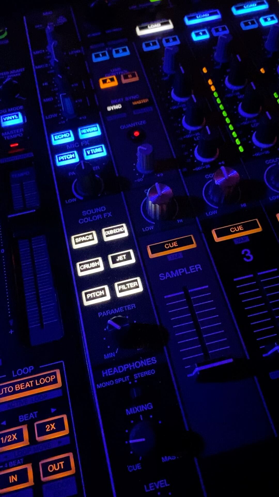 Nahaufnahme eines DJ-Mischpults